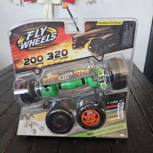 Fly Wheels NWT Twin Turbo Launcher Green and Black Boy Toy Gift Idea